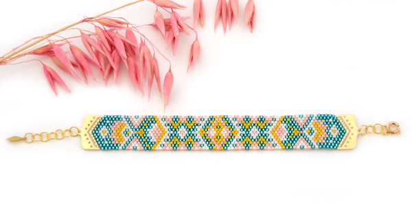 Bracelet Peyote Impair bleu et rose avec embouts de tissage spéciaux