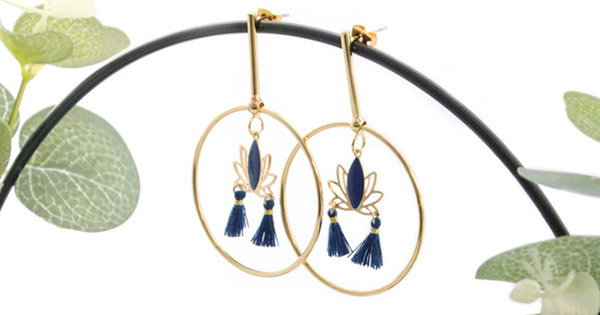 Créoles clous d'oreilles avec breloques lotus doré et bleu
