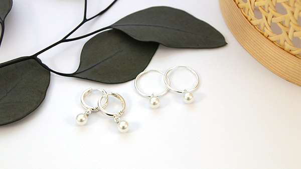 Mini-créoles et dormeuses avec perles nacrées