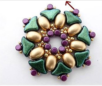 DIY Pendentif Holly avec perles en verre par Puca® : Etape 10