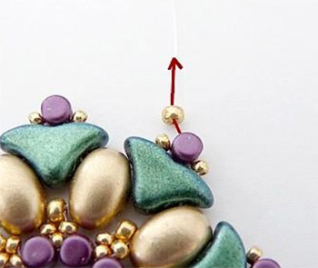 DIY Pendentif Holly avec perles en verre par Puca® : Etape 11