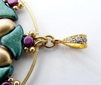 DIY Pendentif Holly avec perles en verre par Puca® : Etape 17