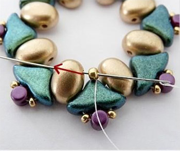 DIY Pendentif Holly avec perles en verre par Puca® : Etape 5