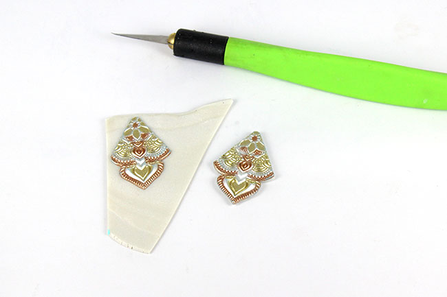 Boucles d'oreilles polymère mandala pâte beurk et poudres micas : Etape 7 Boucles d'oreilles polymère mandala pâte beurk et poudres micas : Etape 7