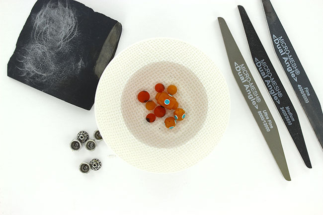 Collier perles cloisonnées en pâte polymère imitation faux ambre : Etape 11