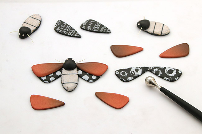 Papillon polymère résine et strass : Etape 10