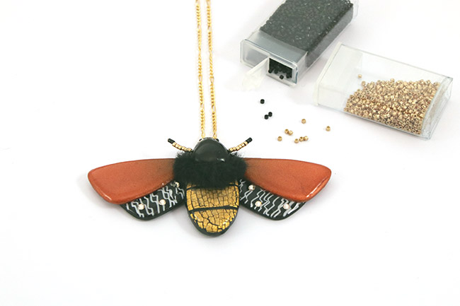 Papillon polymère résine et strass : Etape 14