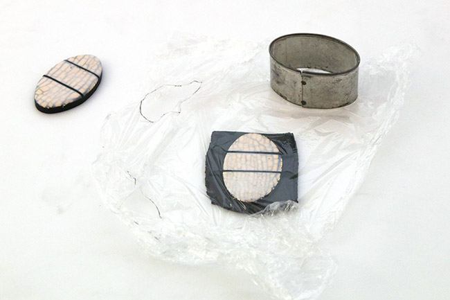 Papillon polymère résine et strass : Etape 7