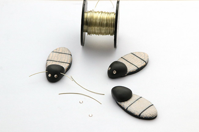 Papillon polymère résine et strass : Etape 9