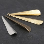 Pendentif en métal diamanté goutte 53x11 mm doré x1