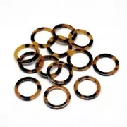 Pendentif anneau en acétate de cellulose 22 mm Ecaille de tortue Marron/Noir x1