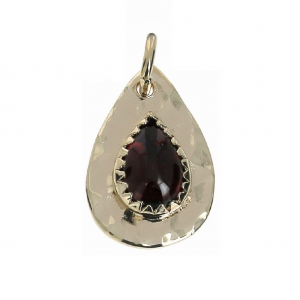 Breloque martelée goutte avec anneau 17 mm Grenat / Plaqué Or 3 microns x1