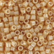 Miyuki Delica 10/0 DBM0205 - Light Caramel Ceylon x8g|raw }}