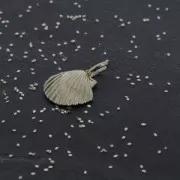 Breloque / Pendentif forme coquillage 14 mm Plaqué Or 3 microns x1