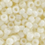 Rocaille Toho 15/0 TO15R122 - Opaque Lustered Navajo White x8g|raw }}