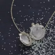 Pendentif porte-photo cassolette forme coquillage en laiton 22x24 mm doré x1