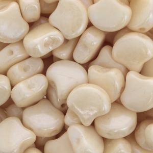 Perles en verre Ginko Duo 2 trous 7.5x7.5 mm Opaque Beige Ceramic Look x10g