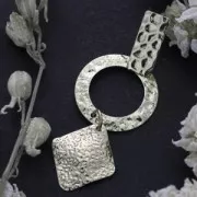 Sequin losange martelé pour la création de bijoux fantaisie 17x19 mm Doré x1