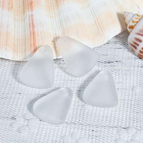 Breloque triangle en résine effet verre dépoli 15x20 mm - Transparent x1