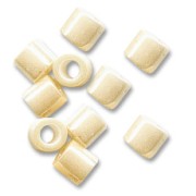 Toho Treasures 3,3 mm TO3TA123 - Opaque Luster Light Beige x8g|raw }}