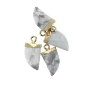 Mini pendentif dent de requin - pierre imitation gemme 20 mm Howlite / Doré x1