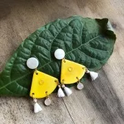 Intercalaire triangle 4 trous en Tagua 25x28 mm - Bleu Turquoise x1