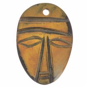 Pendentifs masques ethniques gravés en corne 48.5x34 mm Marron x2|raw }}