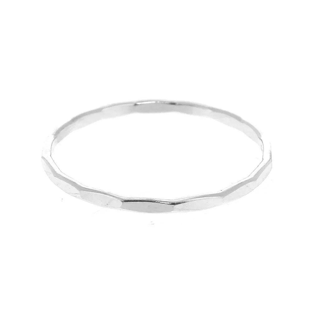 Ancienne bague, pierre rouge rose, en argent massif - Vendu