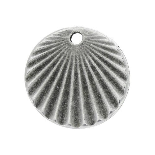 Breloque ronde gravée effet plissé 16 mm - Placage Argent fin vieilli x1