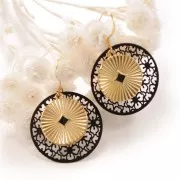 Breloque médaille effet plissé et résine époxy motif carreau 20mm - Doré à l'or fin/ Noir x1