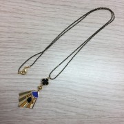 Pendentif triangle effet plissé en laiton 35x27 mm - Rhodié x1