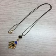 Pendentif triangle effet plissé en laiton 35x27 mm - Rhodié x1