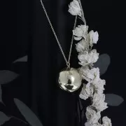 Pendentif bola de grossesse avec anneau en laiton 29x24.5 mm - Argenté x1