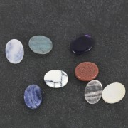 Cabochon plat ovale 8x6 mm en nacre x1