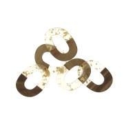 Pendentif ovale asymétrique 47x34.5 mm résine imitation bois avec fragments dorés