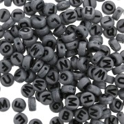 Assortiment de 200 perles plates lettres alphabet 7 mm - Gris foncé - Noir