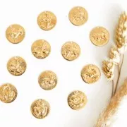 Breloque ronde striée - signe du zodiaque Lion 15 mm - Doré à l'or fin x1