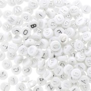 Assortiment de 200 perles plates lettres alphabet en relief 9.5 mm Blanc - Argenté|raw }}