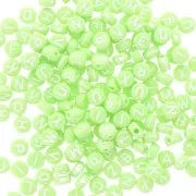 Assortiment de 200 perles plates lettres alphabet 7 mm - Vert clair - Blanc