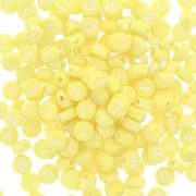 Assortiment de 200 perles plates - lettres alphabet 7 mm - Jaune - Blanc
