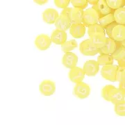 Assortiment de 200 perles plates - lettres alphabet 7 mm - Jaune - Blanc