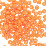 Assortiment de 200 perles plates - lettres alphabet 7 mm - Orange - Blanc