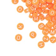 Assortiment de 200 perles plates - lettres alphabet 7 mm - Orange - Blanc