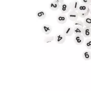Assortiment de 100 perles plates rondes chiffres 7 mm - Blanc - Noir