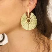 Pendentif éventail avec pompons en raphia 53mm - Framboise - Doré x1