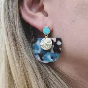 Clous d'oreilles rond en résine époxy  11.5x9 mm Doré à l'or fin - White pearl x2