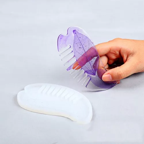 Moule silicone pour réaliser un peigne de 102x53 mm en résine x1