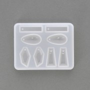 Moule silicone pour réaliser des minis pendentifs en résine 68.5x53x7 mm x1