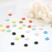 Perles rondelles carrées - Heishi - en céramique 6.3 mm - Noir mat x20