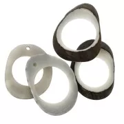 Pendentifs ovales irréguliers évidés en Tagua 24x22 mm - Ivoire x4